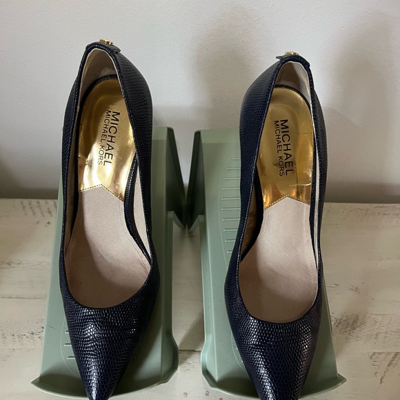 Michael Kors Navy Textured Heels - Picture 1 of 8